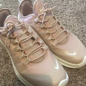 Nike air max axis size 9 women’s